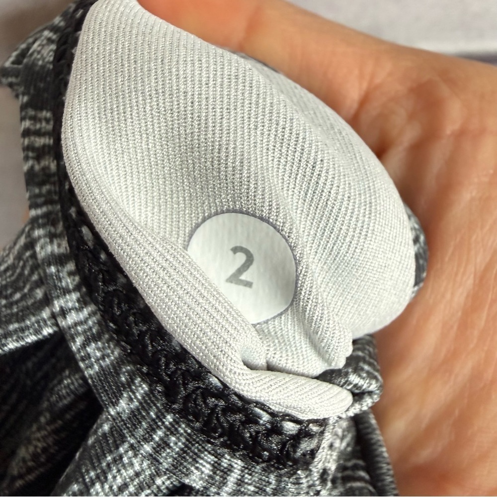 Lululemon Drop It Like It's Hot Crop Leggings Size 2 - Picture 9 of 11